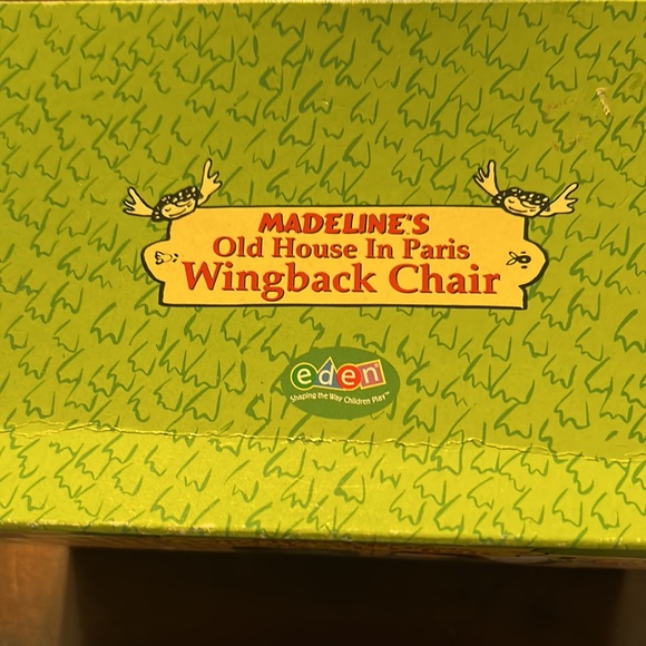 Madeline’s Old House In Paris WINGBACK CHAIR New in Box by Eden 2000 Style 33814 - Picture 11 of 11